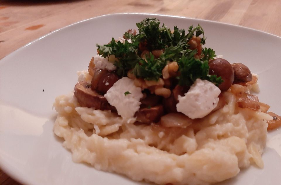 Pasta with parsnip-goat cheese cremè & sautéed chestnut mushrooms